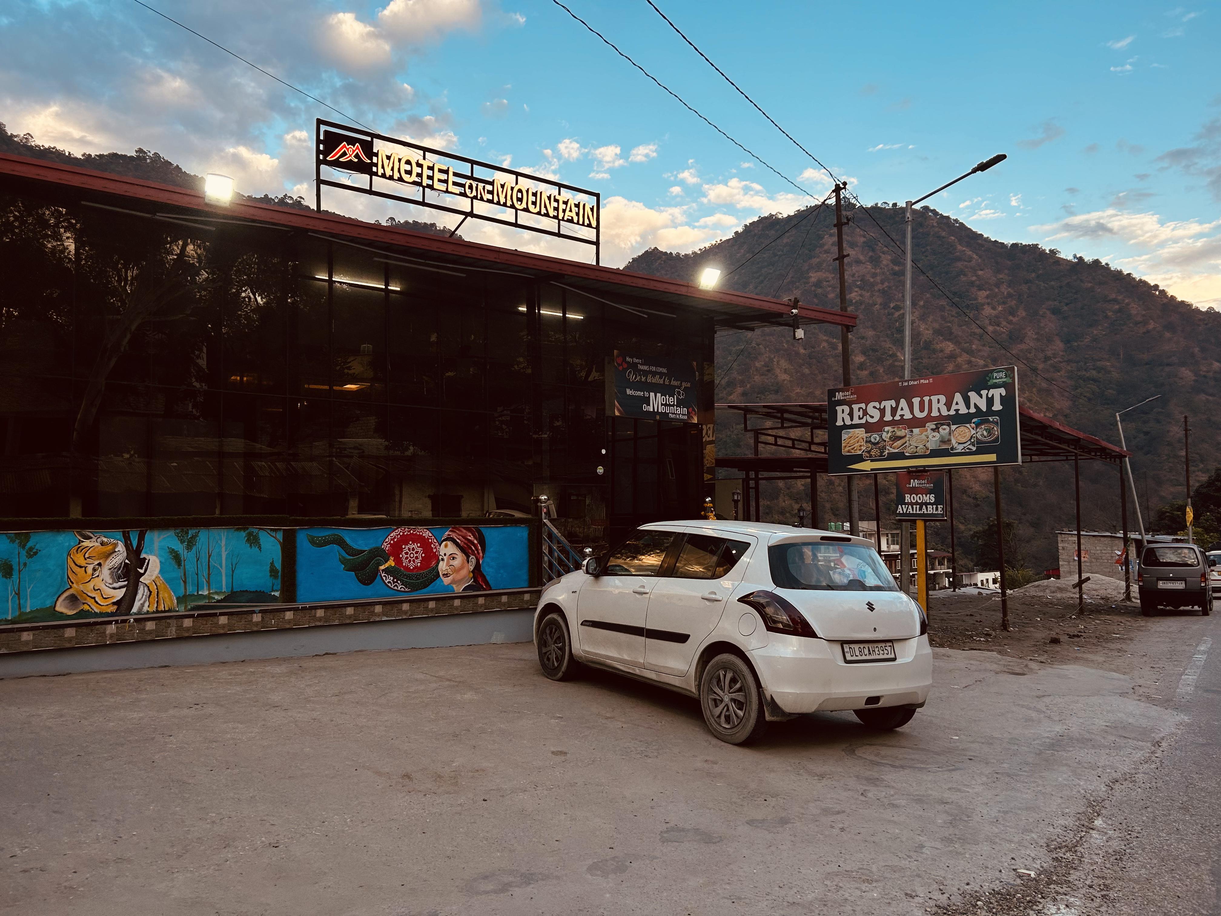 Motel On Mountain (50 Metre Walk From Maa Dhari Devi Temple Gate) - Tap to explore photos