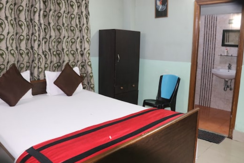 New Town Guest House  - Tap to explore photos