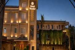 Hotel Wonder, Gurdaspur