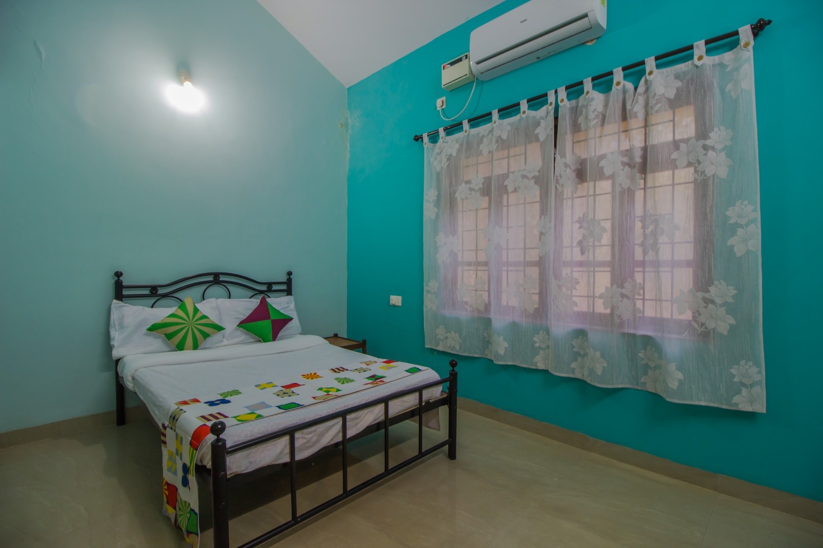 Belleville Guesthouse - Tap to explore photos
