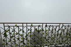 Cloud Kissed Valley Views 2BHK Oreo Bliss, Mashobra