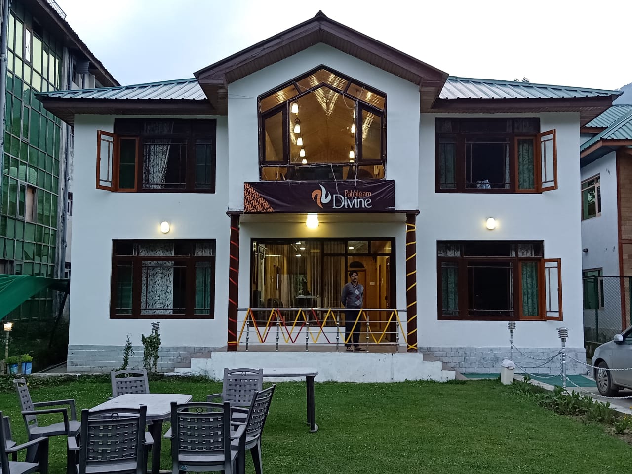 Hotel Divine Pahalgam  - Tap to explore photos