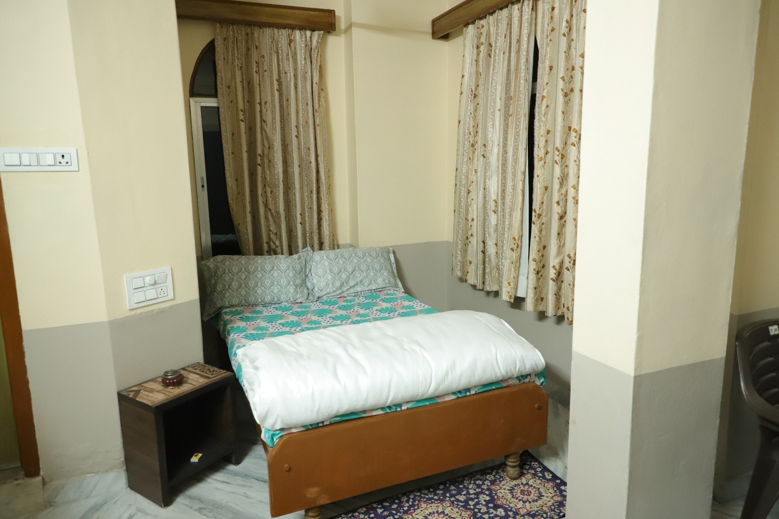 Hotel Jheel Kinara - Tap to explore photos