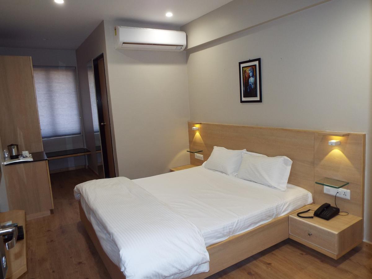 Prominent Corporate Residency Gandhinagar INR 967 OFF   3  9  0  0  