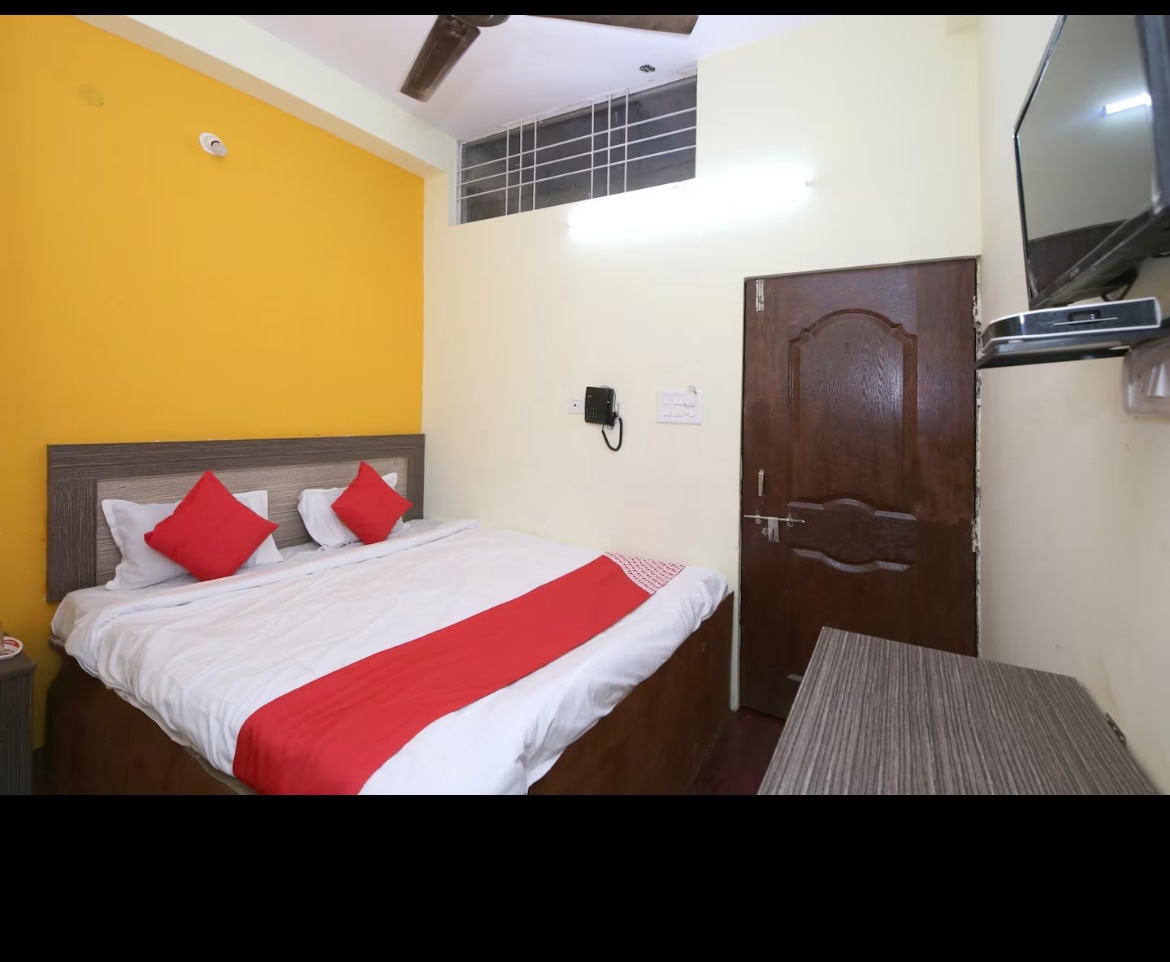 Hotel Aaradhya - Tap to explore photos