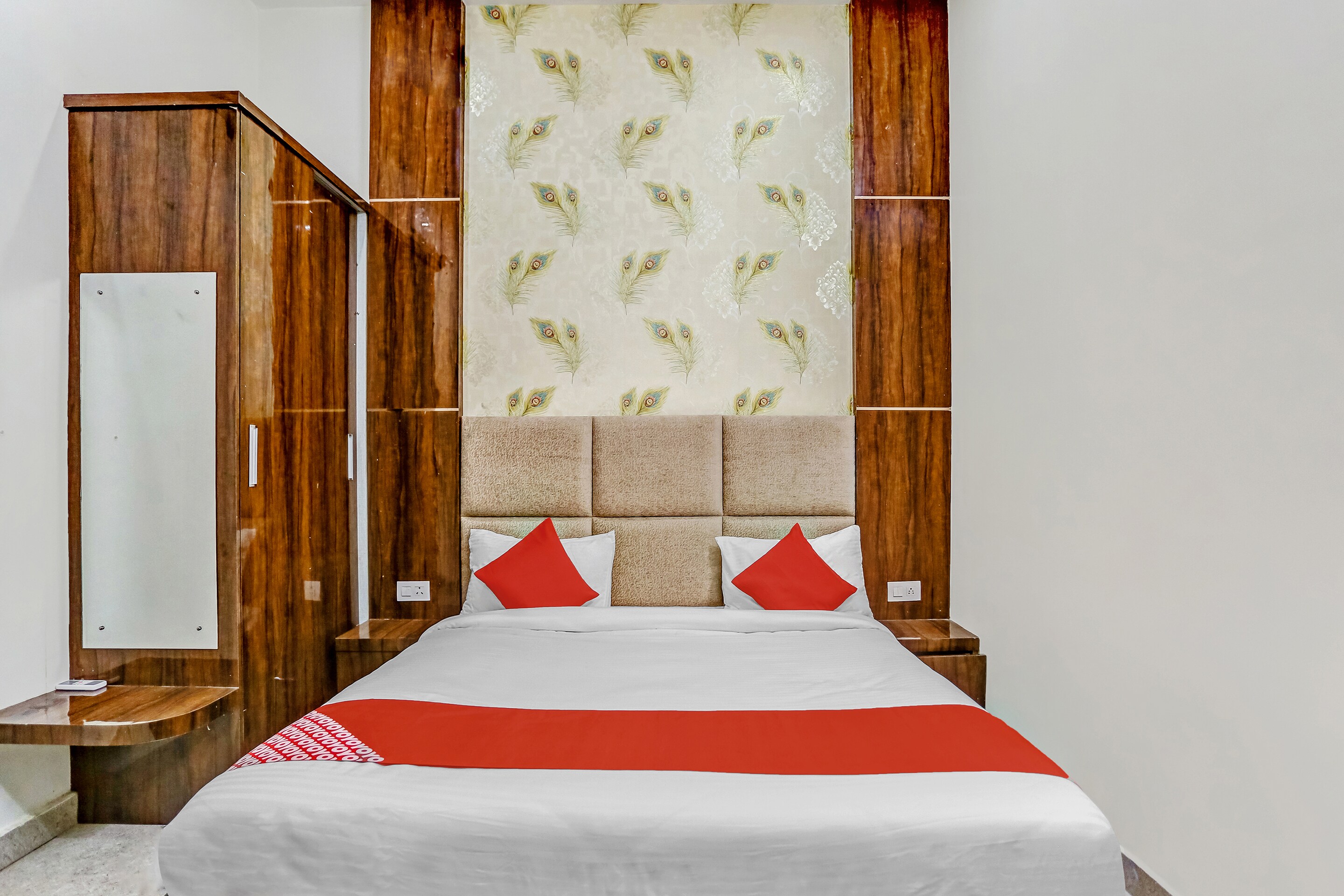 Hotel O Mohan Palace - Tap to explore photos