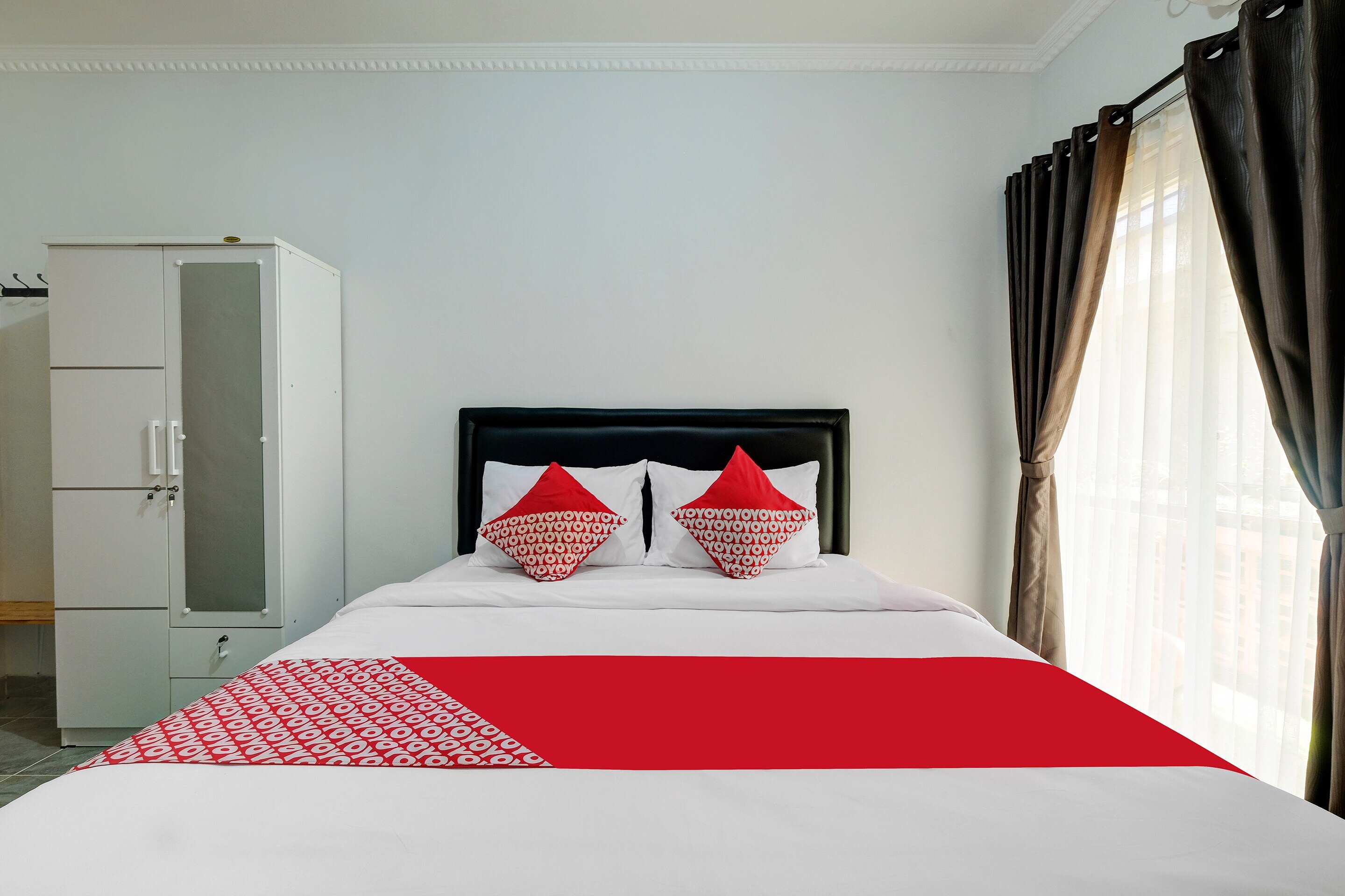 Super OYO Capital O 90983 Harmony Easy Stay - Tap to explore photos