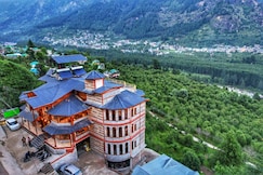 Rustic Wood, Manali