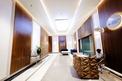 hangoutluxurystudio, Greater Noida