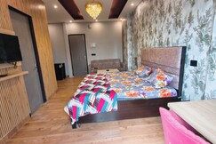 Supreme Suites, Muradnagar