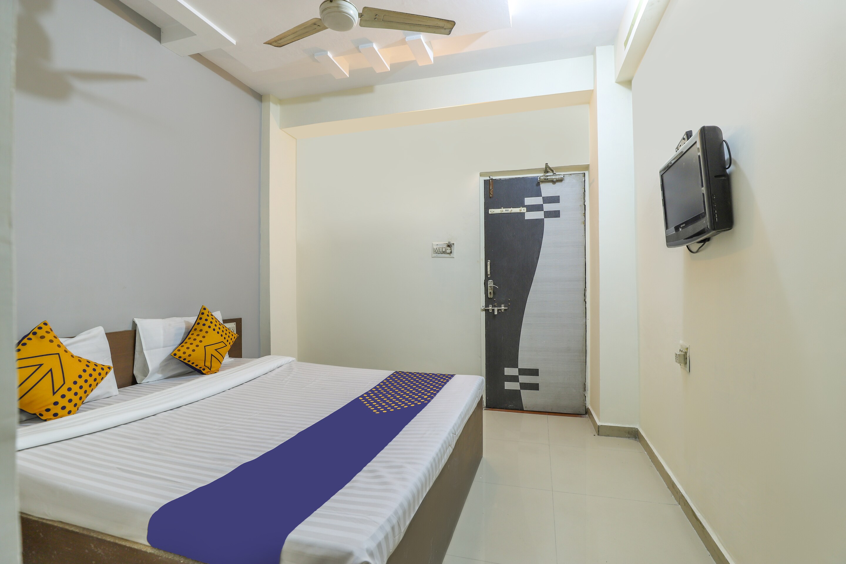 Hotel O Divya Palace - Tap to explore photos