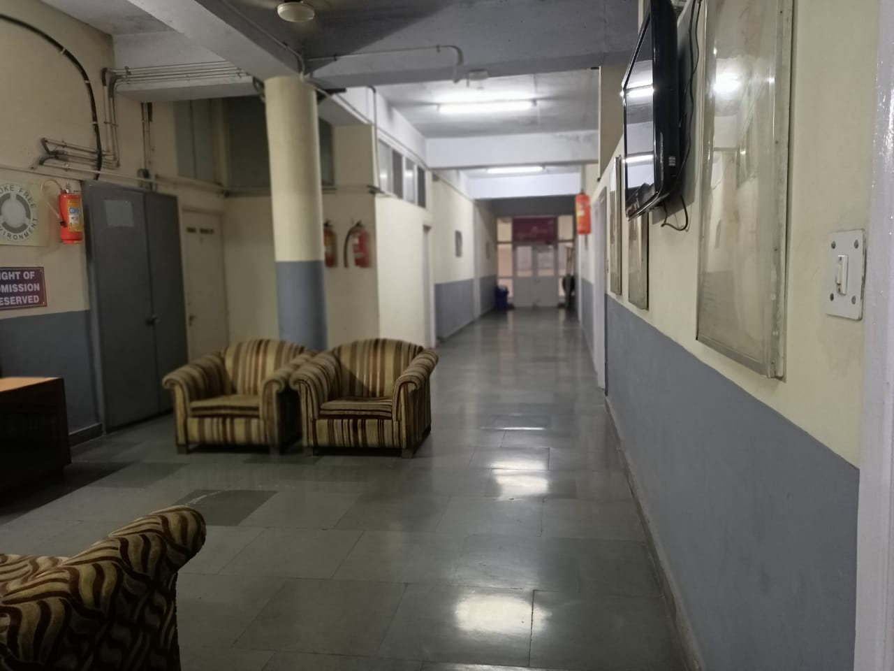 Transit Lodge Citco | Rooms & Caretaker - Tap to explore photos