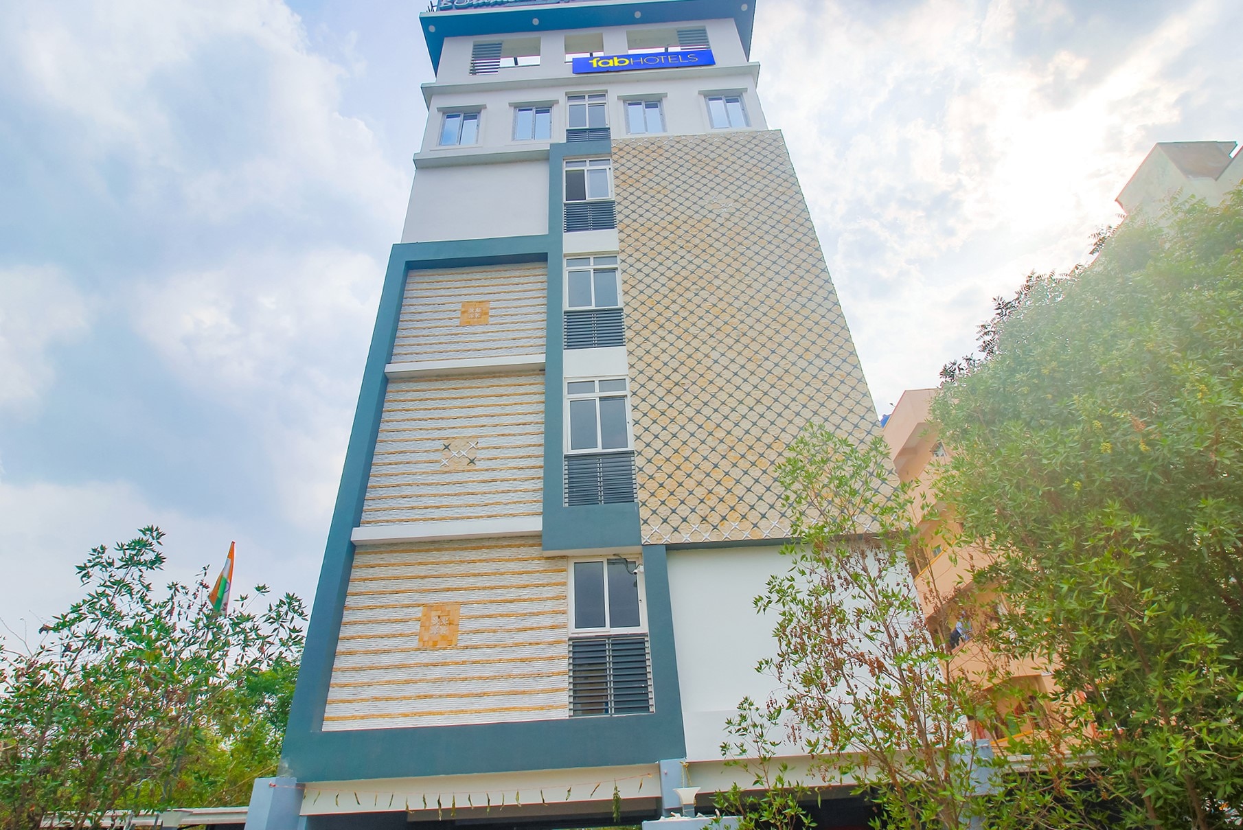 Fabhotel Corner Courtyard- Nr KIMS Hospital, Kondapur - Tap to explore photos