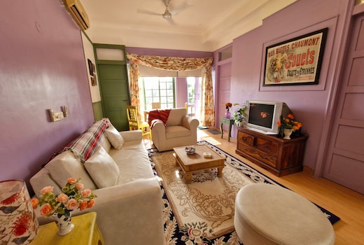 Monica's Golf Studio