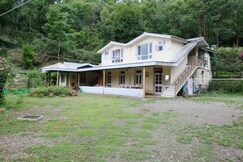 The Silver Oak Homestay | Rooms | WiFi | Parking, Shimla