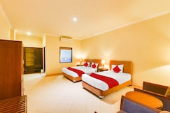 SUPER OYO Townhouse Oak Maxi Hotel Legian, Bali
