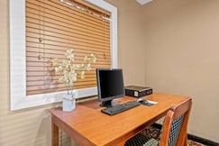 Super 8 by Wyndham Blue Earth, Faribault