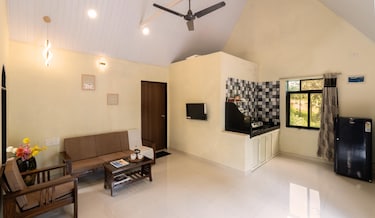 Trivenistays Airborea