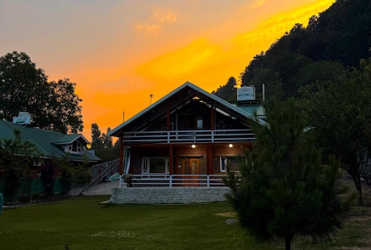 Sultan Riverfront Escape Spacious 3BR Cottage