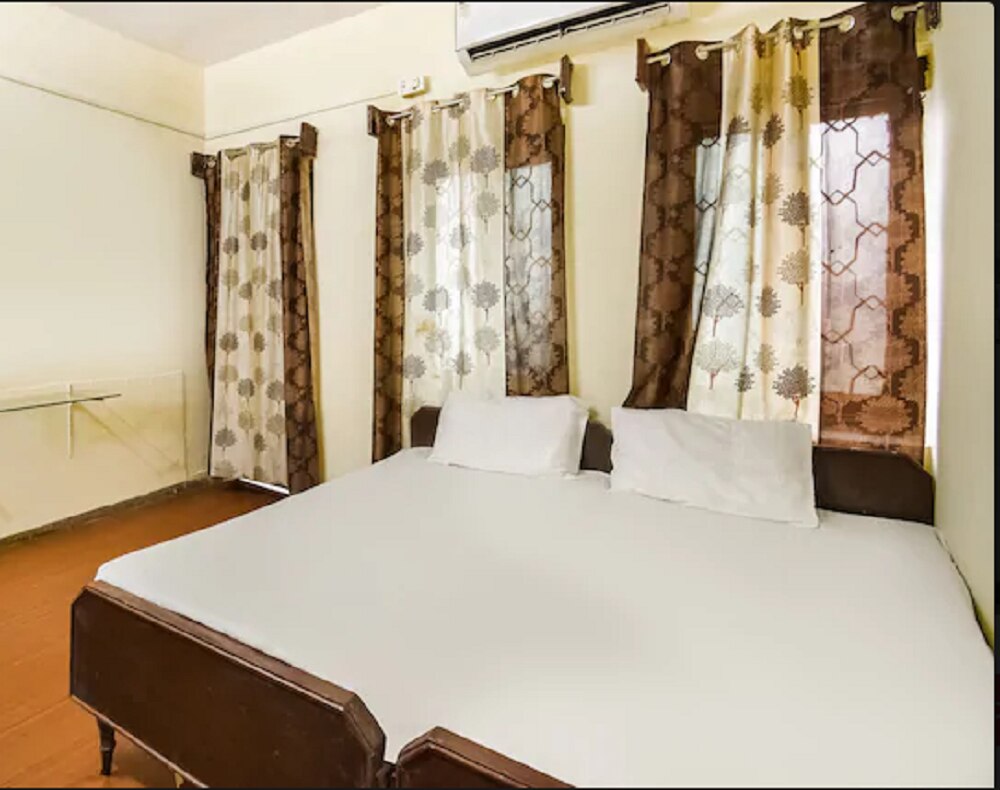 Hotel Ratan Palace - Tap to explore photos