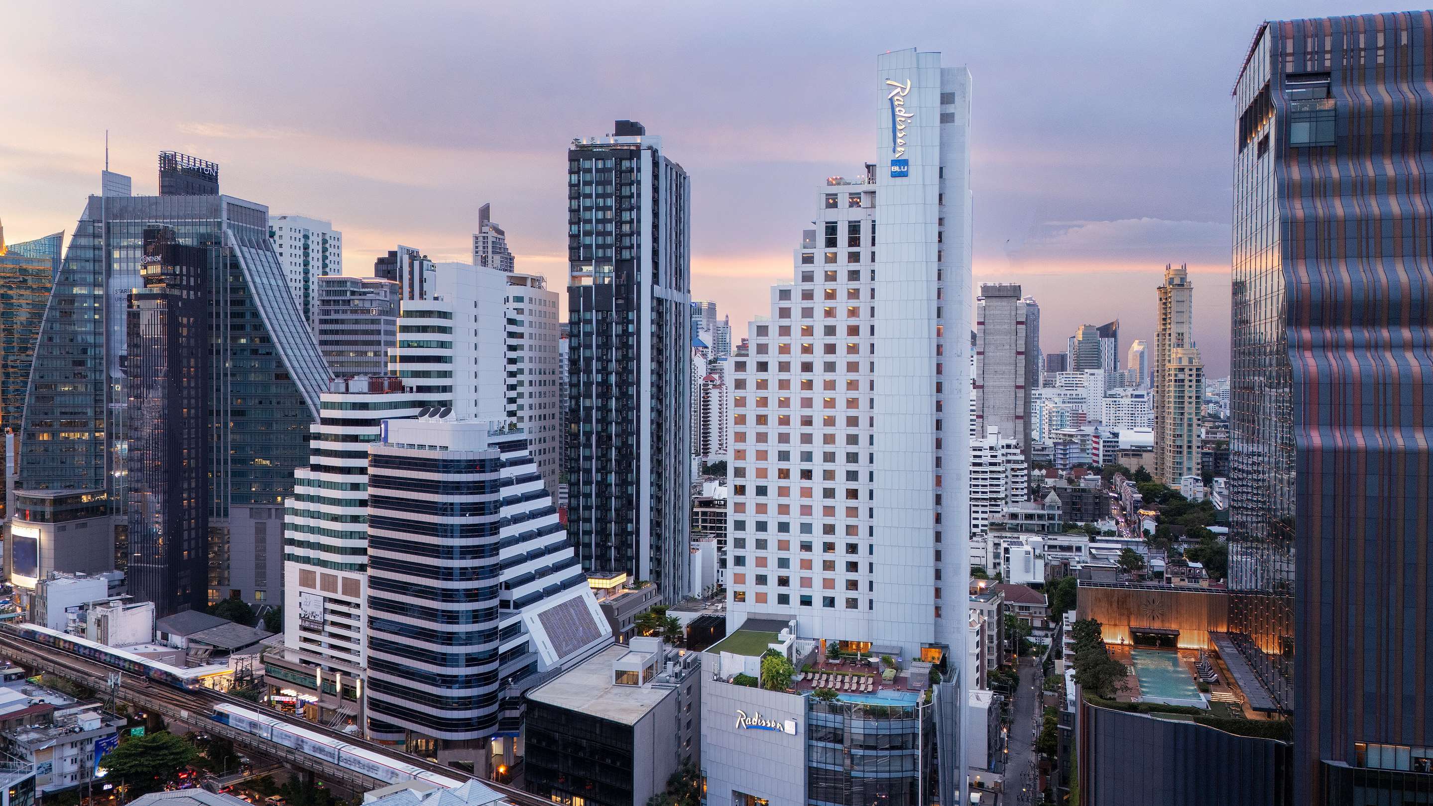 Radisson Blu Plaza Bangkok 𝗕𝗢𝗢𝗞 Bangkok Hotel 𝘄𝗶𝘁𝗵