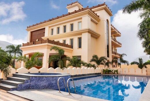 Treebo Premium Royal Amar With Mountain View,  2 Km From Pushkar Lake
