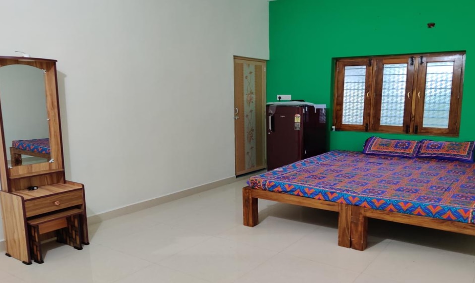 Baalaji Guest House - Tap to explore photos