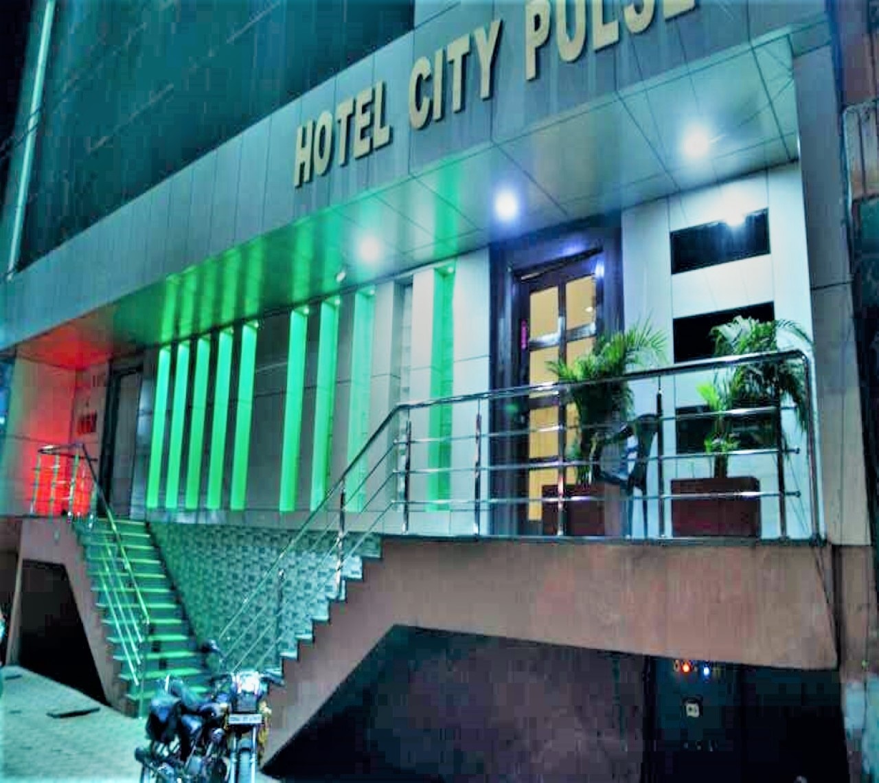 Hotel City Pulse - Tap to explore photos