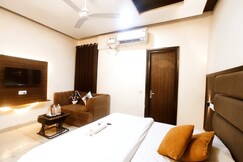 HOTEL A STAR - By SKY Hotels Near MBD Mall, Palm Court, South City, Barewal Road, Phillaur