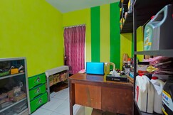 OYO 92202 Kost Auto Syariah Anggaswangi, Sidoarjo