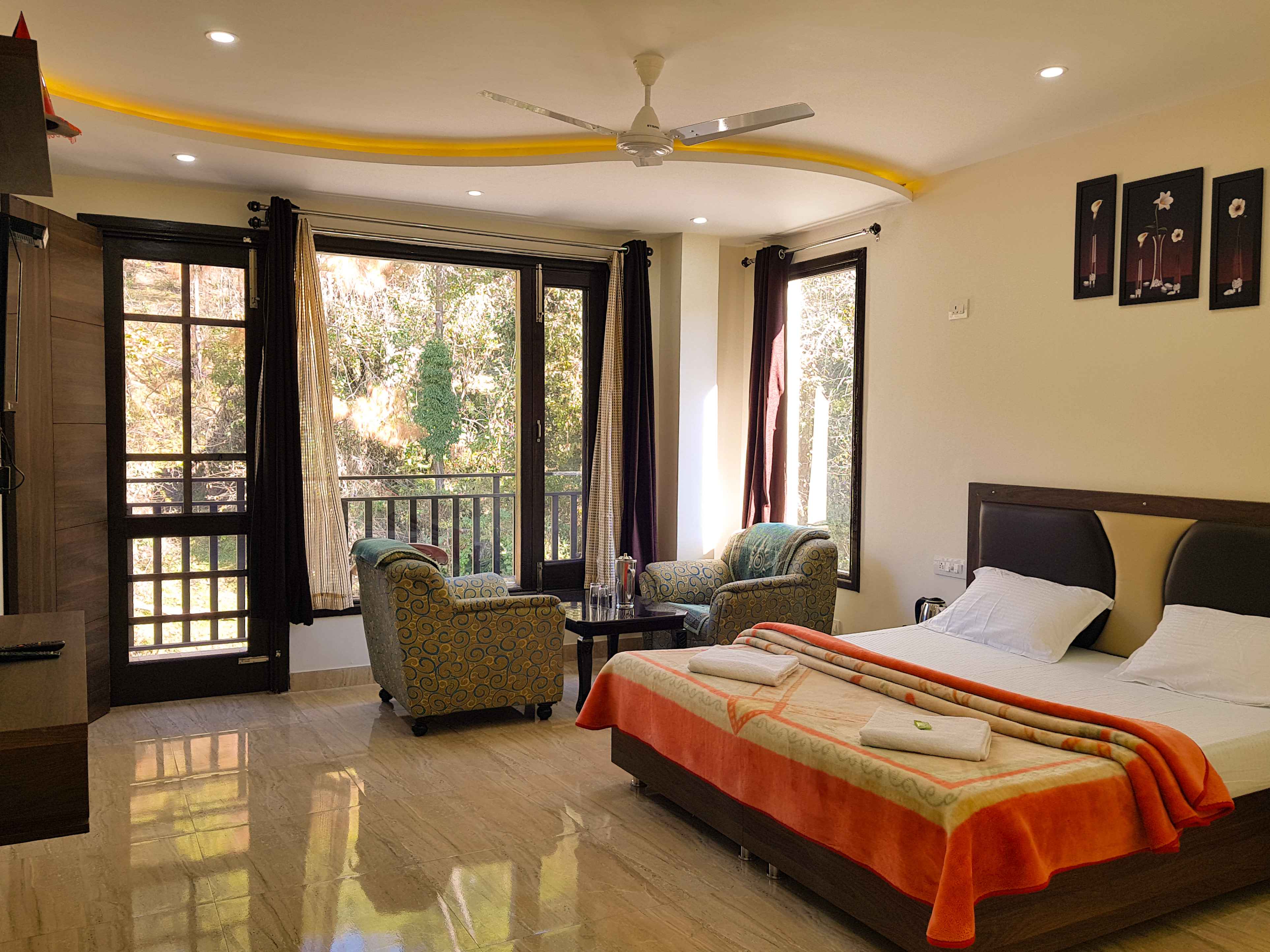Hotel Pinewood Dalhousie - Tap to explore photos