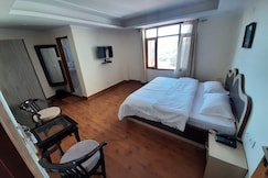 Newlands B&B (500 meters from Mall Road), Shimla