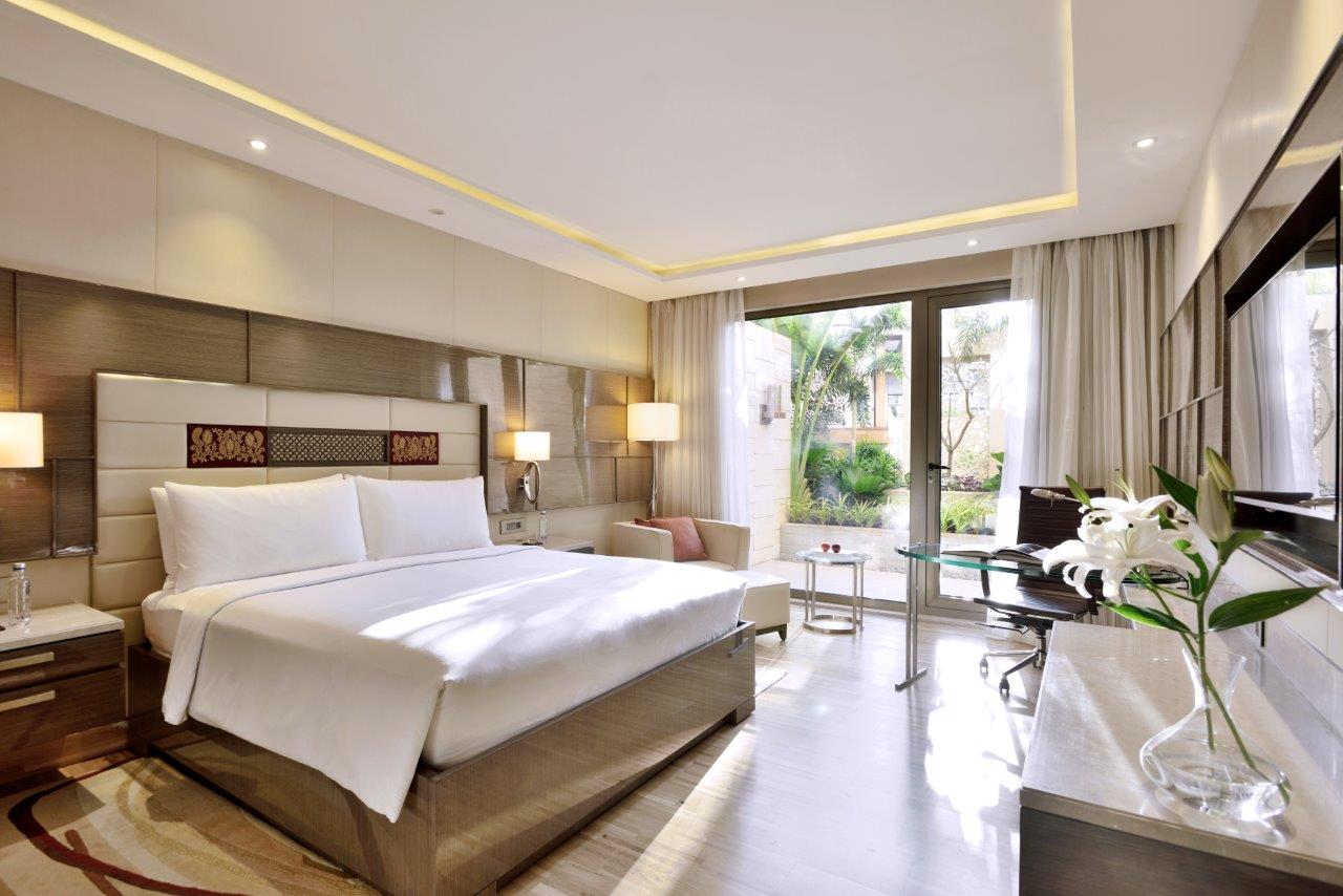 Executive Lounge Access, 1 King, Balcony with Bathtub 1
