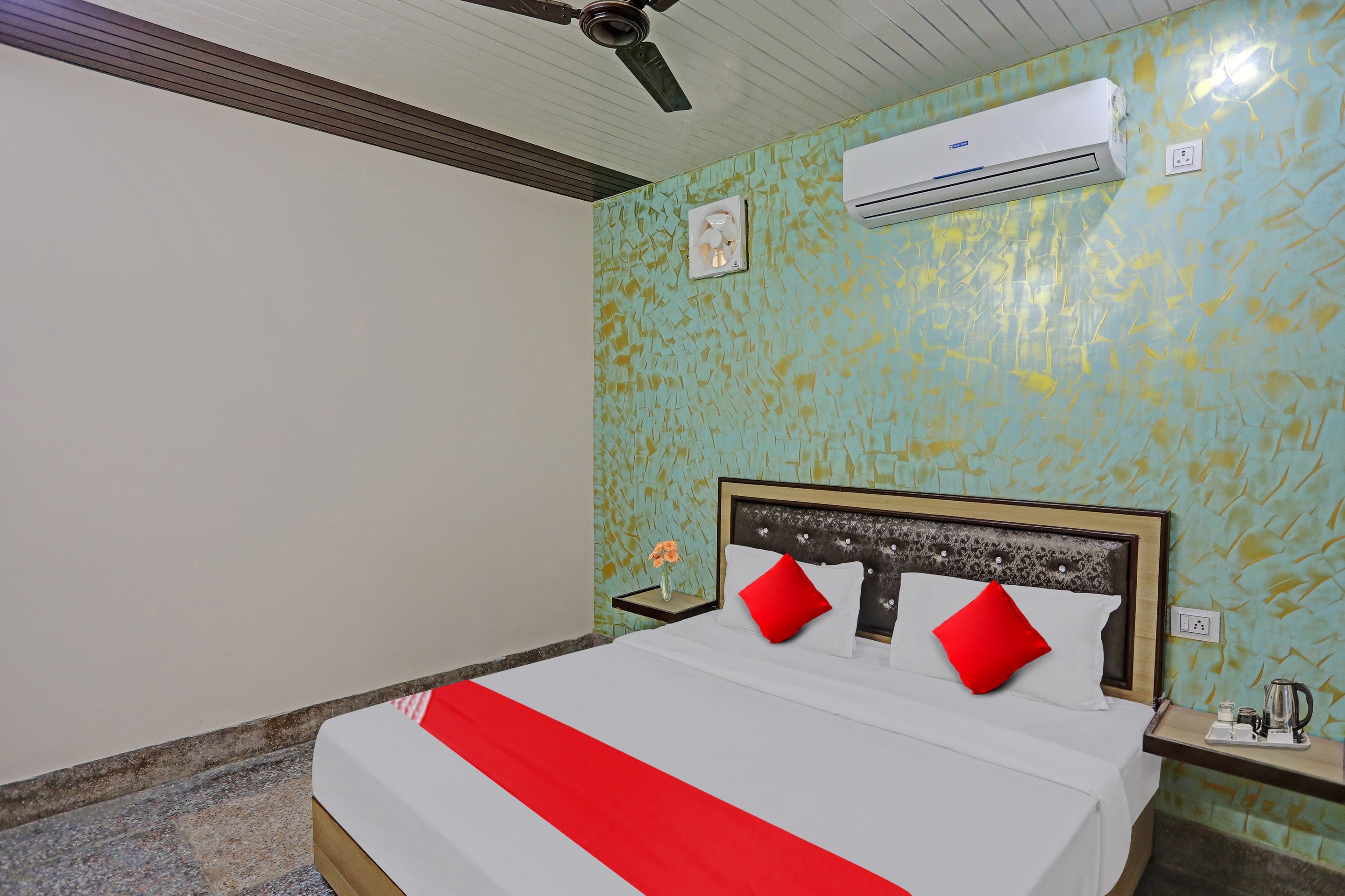 Hotel O Signature Guest House - Tap to explore photos