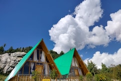 Skymount Cottagrs, Sainj