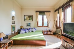 Artistic Posh Delhi House, Delhi
