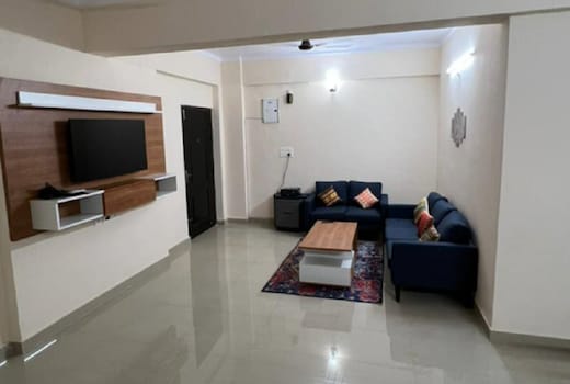 Lux 2 BR Apt near Hazratganj and Vidhan Sabha Metro