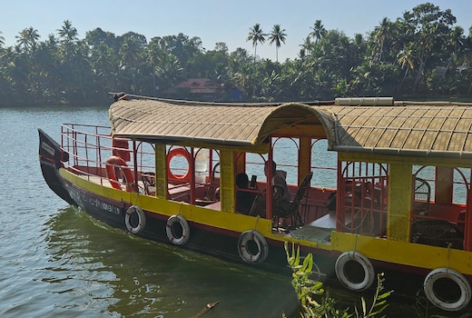 IslandStay a riverside property