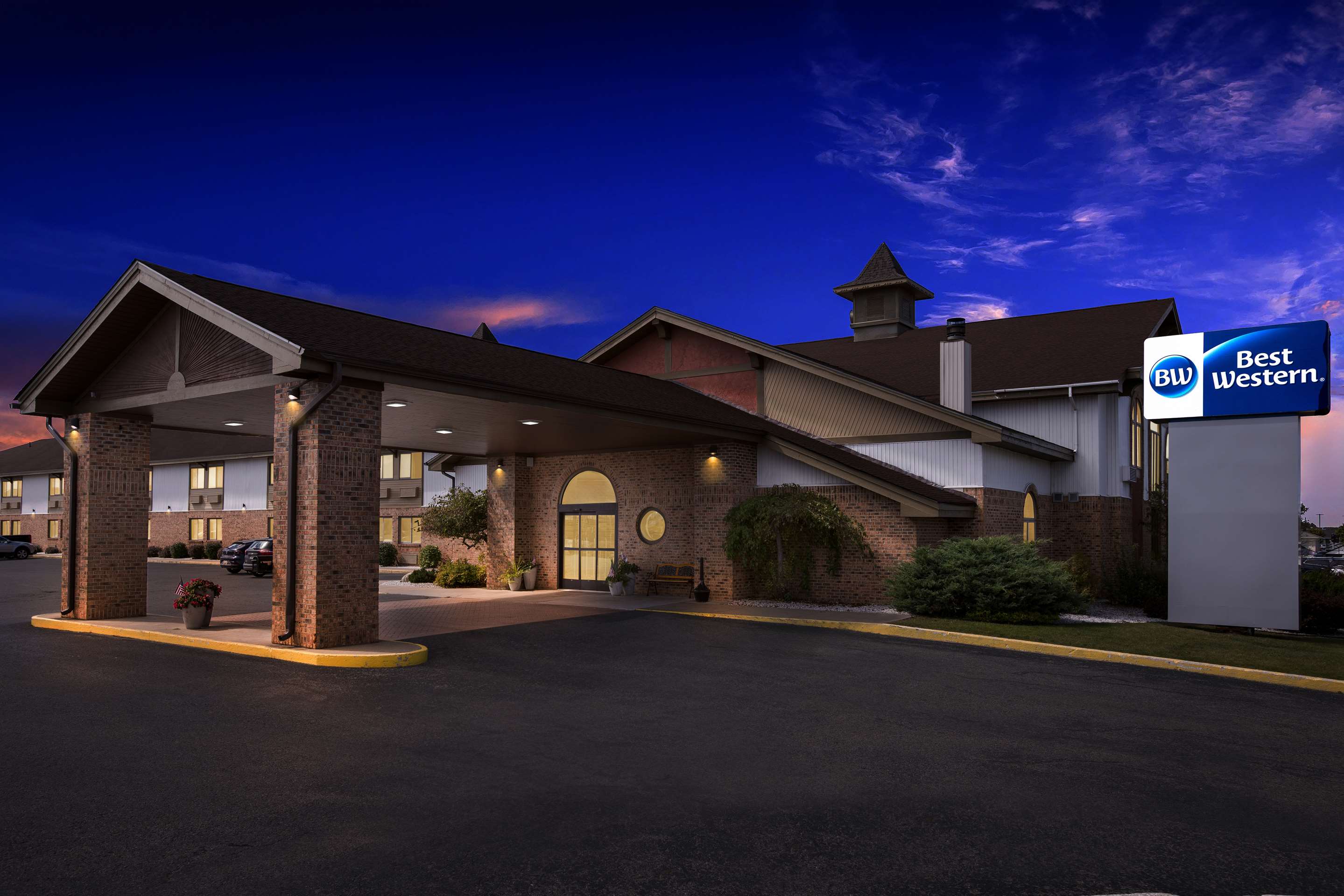 Best Western Gaylord - Tap to explore photos