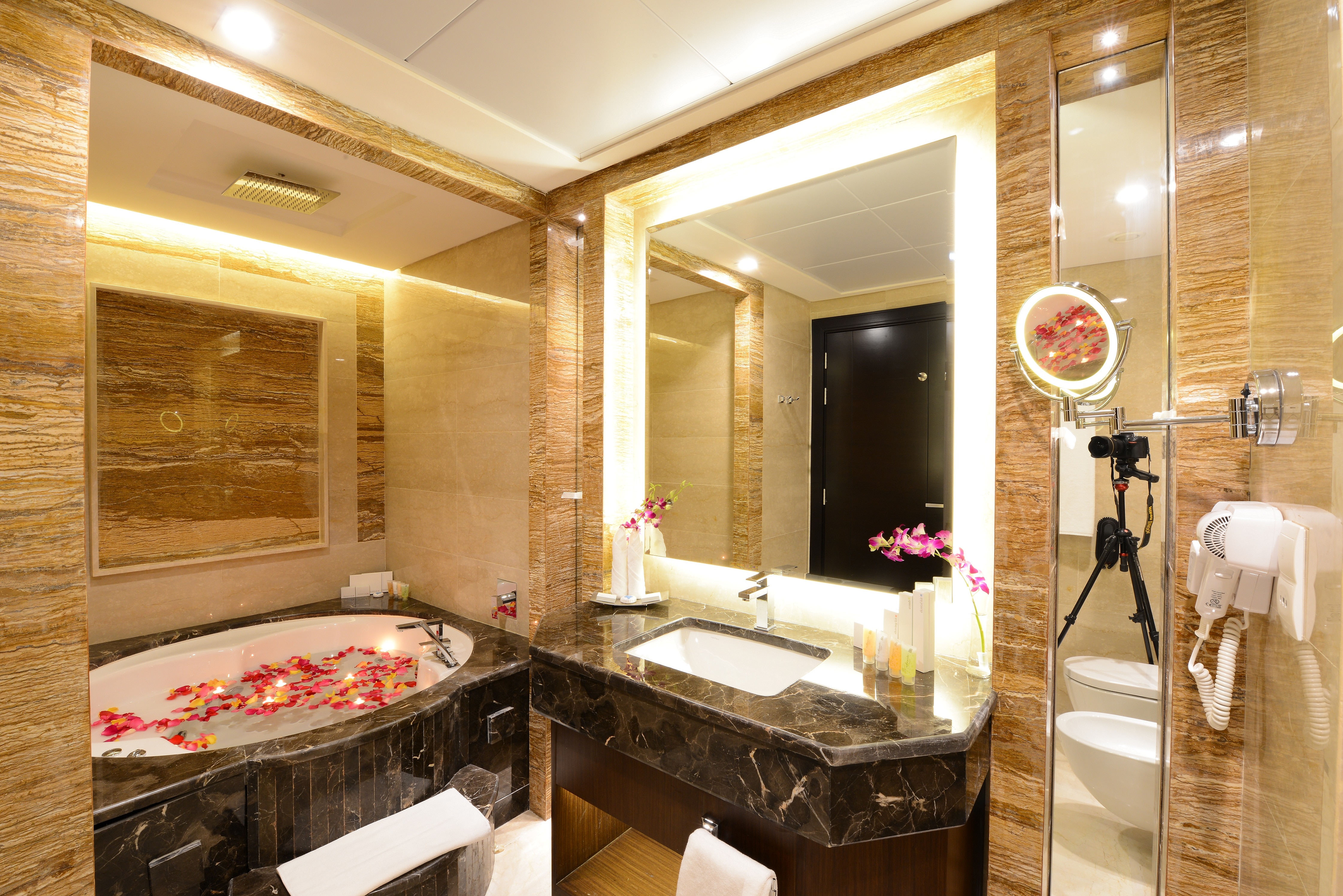 Standard Twin Room with Bathtub