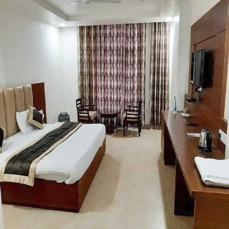 Hotel Grand 81 - Tap to explore photos