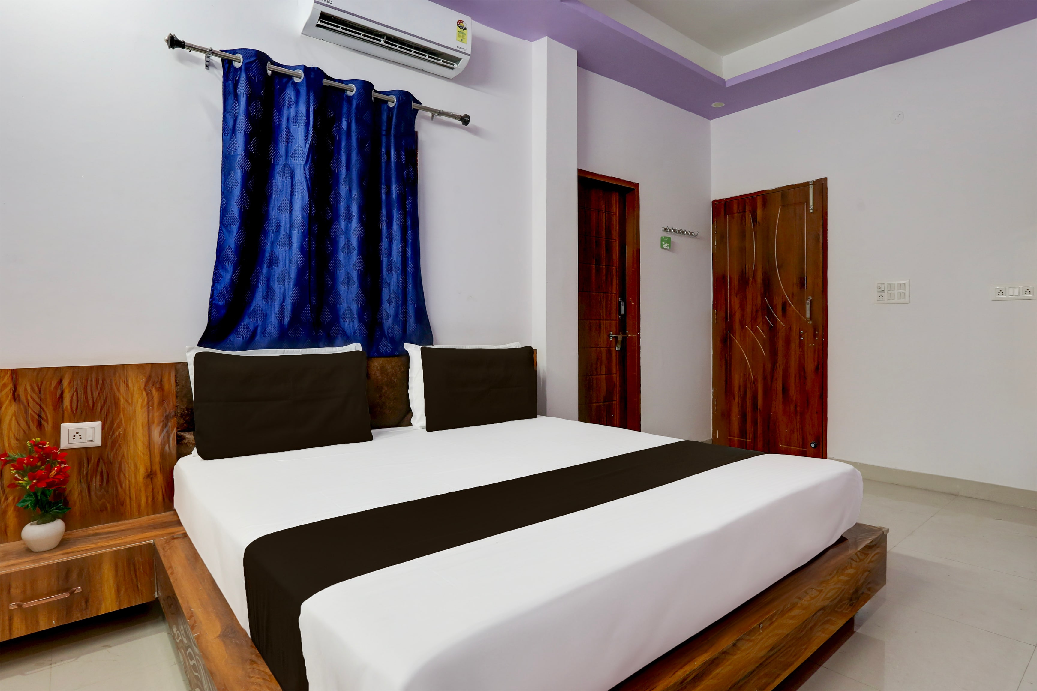 Hotel O Adinath Guest House - Tap to explore photos