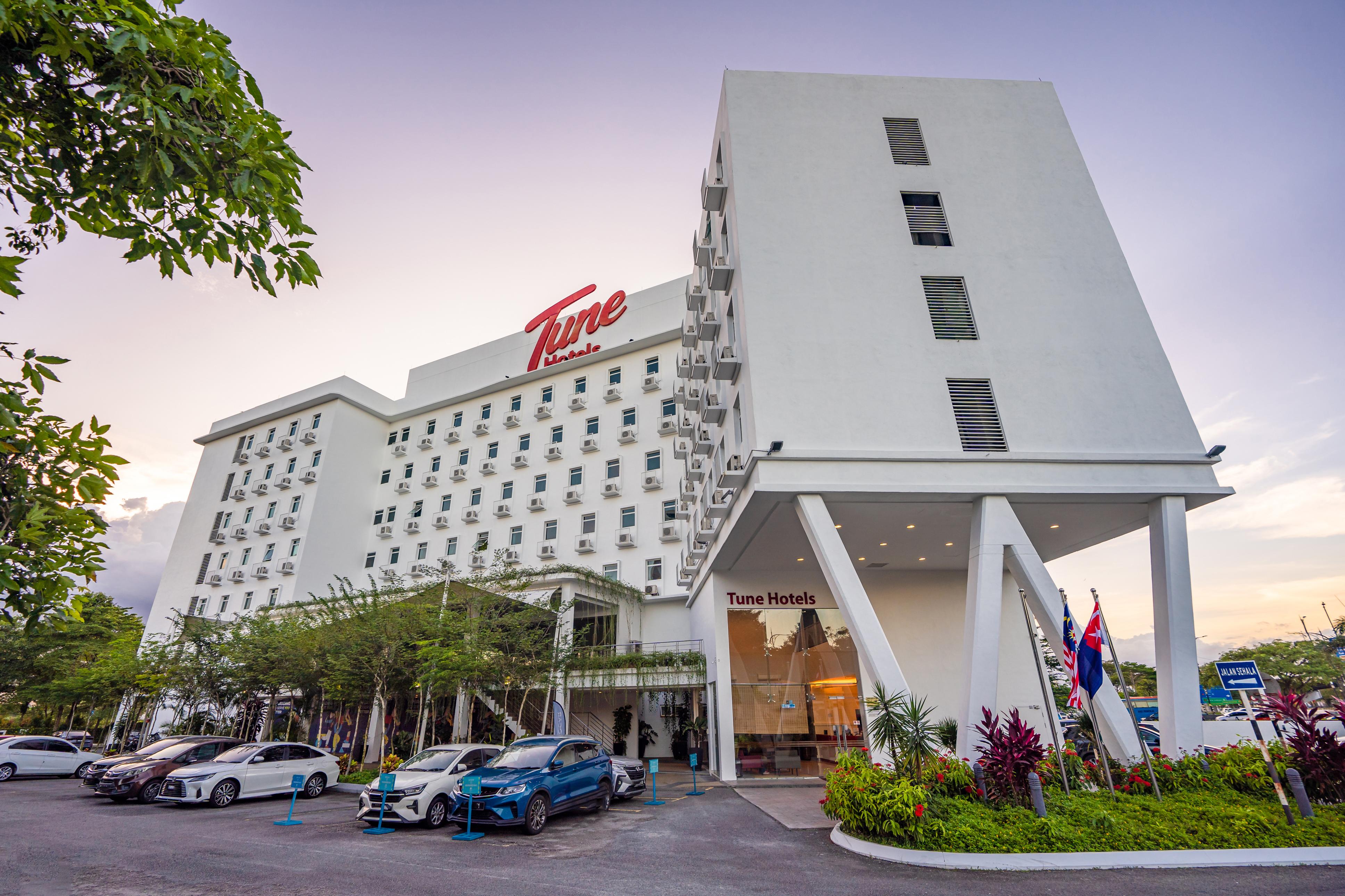 Tune Hotel Danga Bay - Tap to explore photos