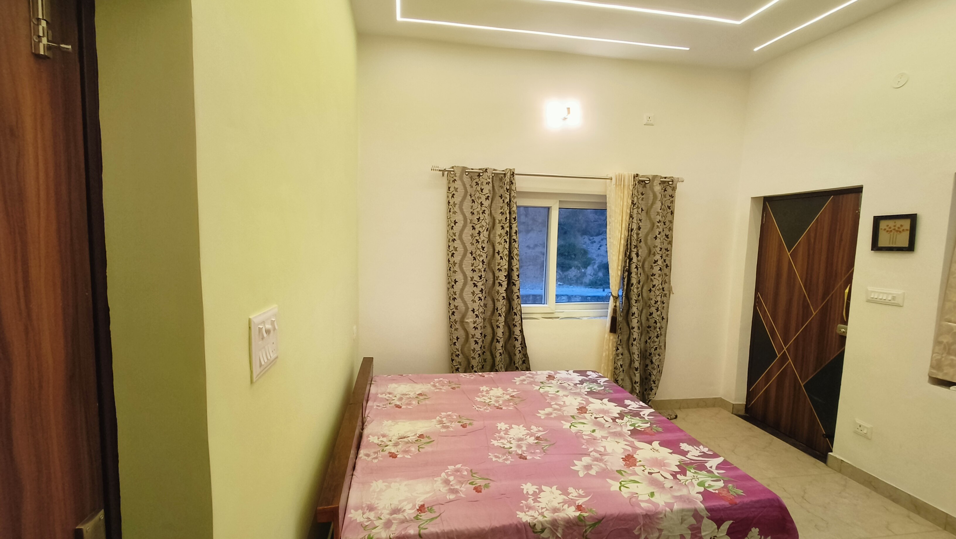 Shivoham Homestay IMA Subharti - Tap to explore photos