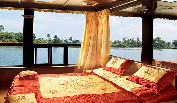 Palace on Waves House Boats - Tap to explore photos