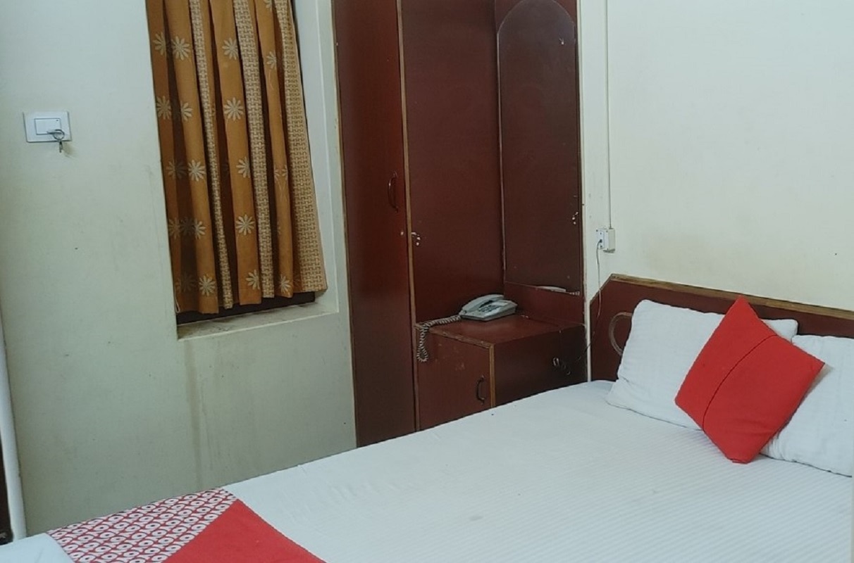 Sri Maruti Inn - Tap to explore photos