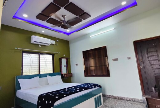 Aditya Tourist Home
