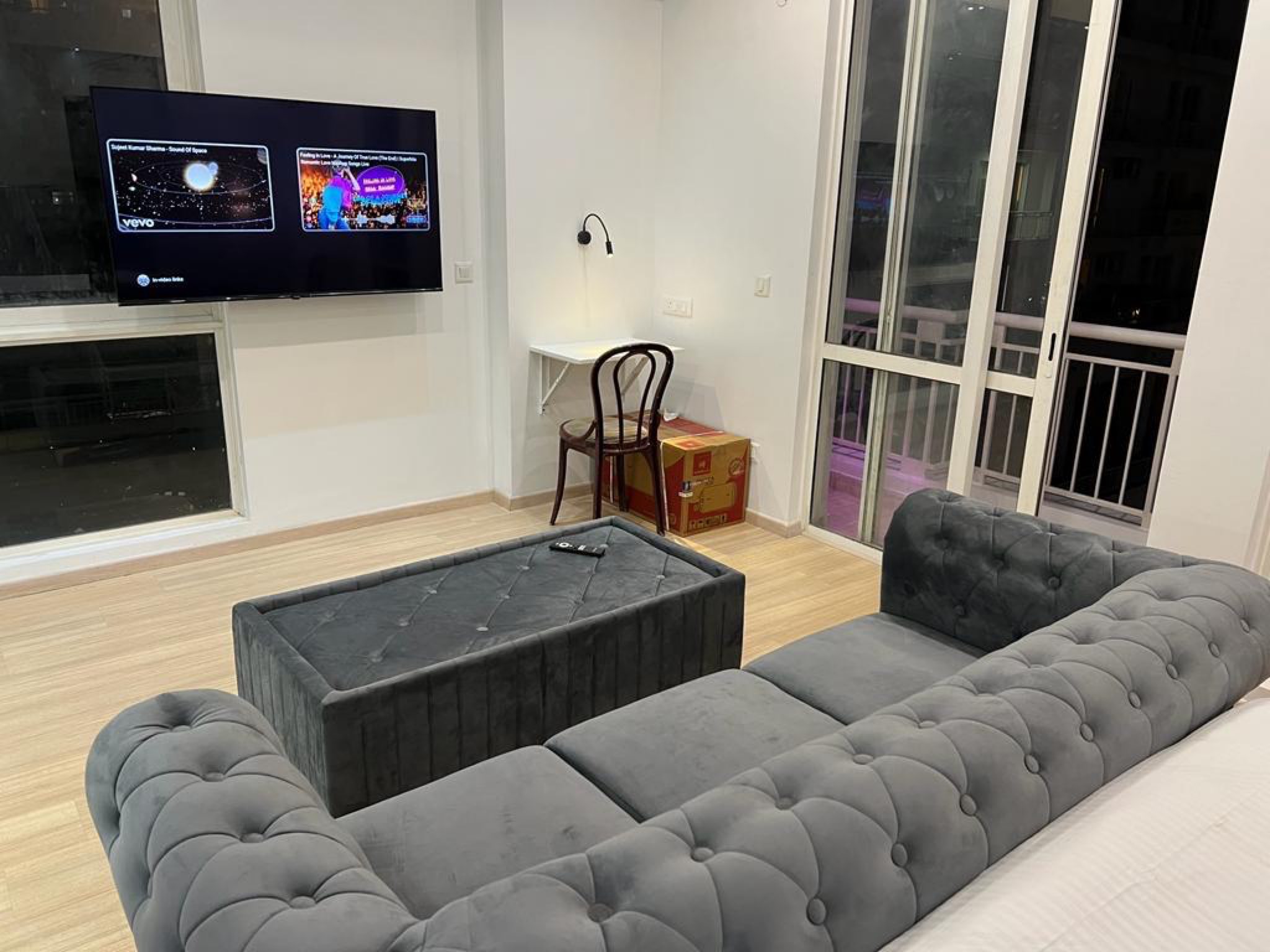 EzyStay Suites : White House - Tap to explore photos