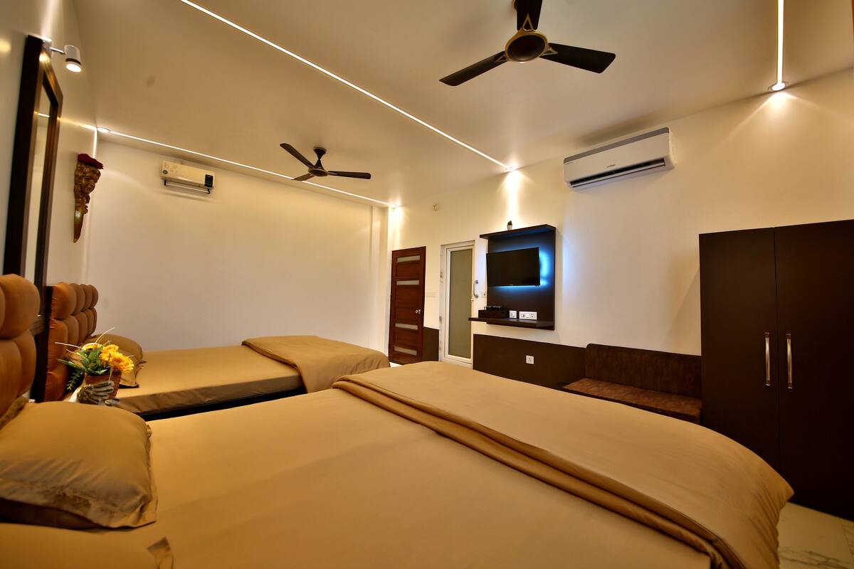Shri Vyas Homestay- Luxury Villa - Tap to explore photos