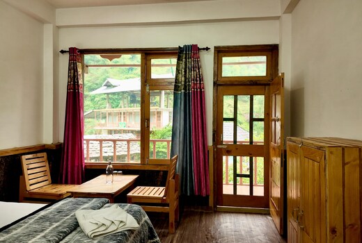 Jibhi Holiday Home